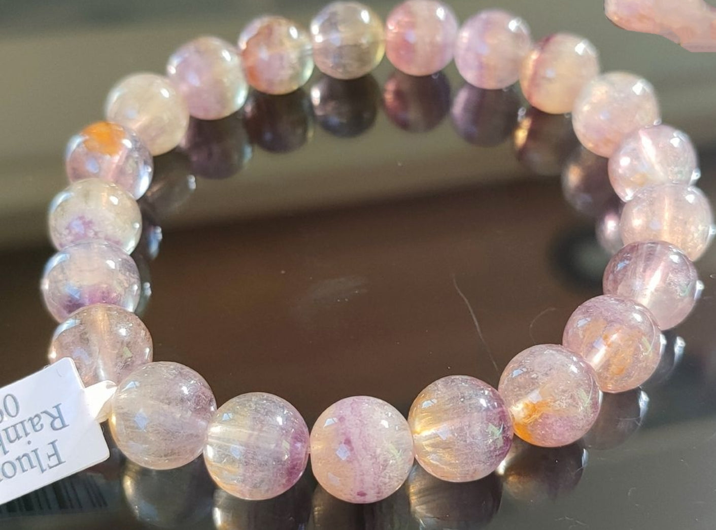 Un bracelet en fluorite violette rainbow AA
