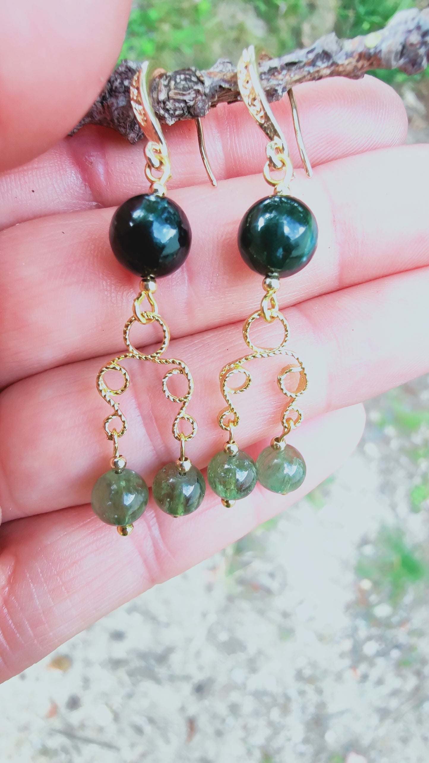 Perles de COLLECTION: Boucles d'oreille en Cyanite et Apatite verte