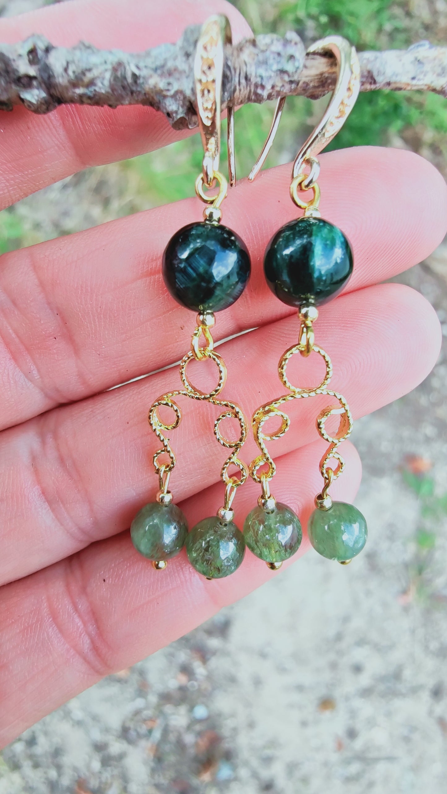 Perles de COLLECTION: Boucles d'oreille en Cyanite et Apatite verte