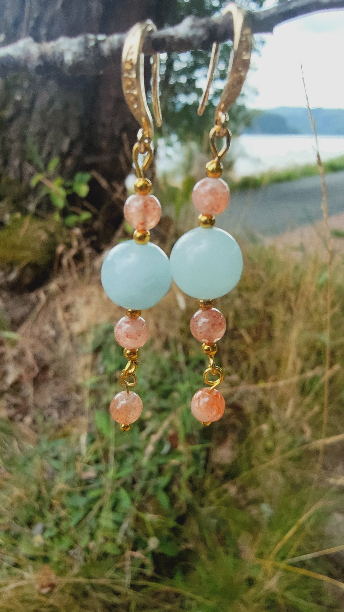 Perles de COLLECTION: Boucle d'oreille en Pierre de soleil et Aigue-marine