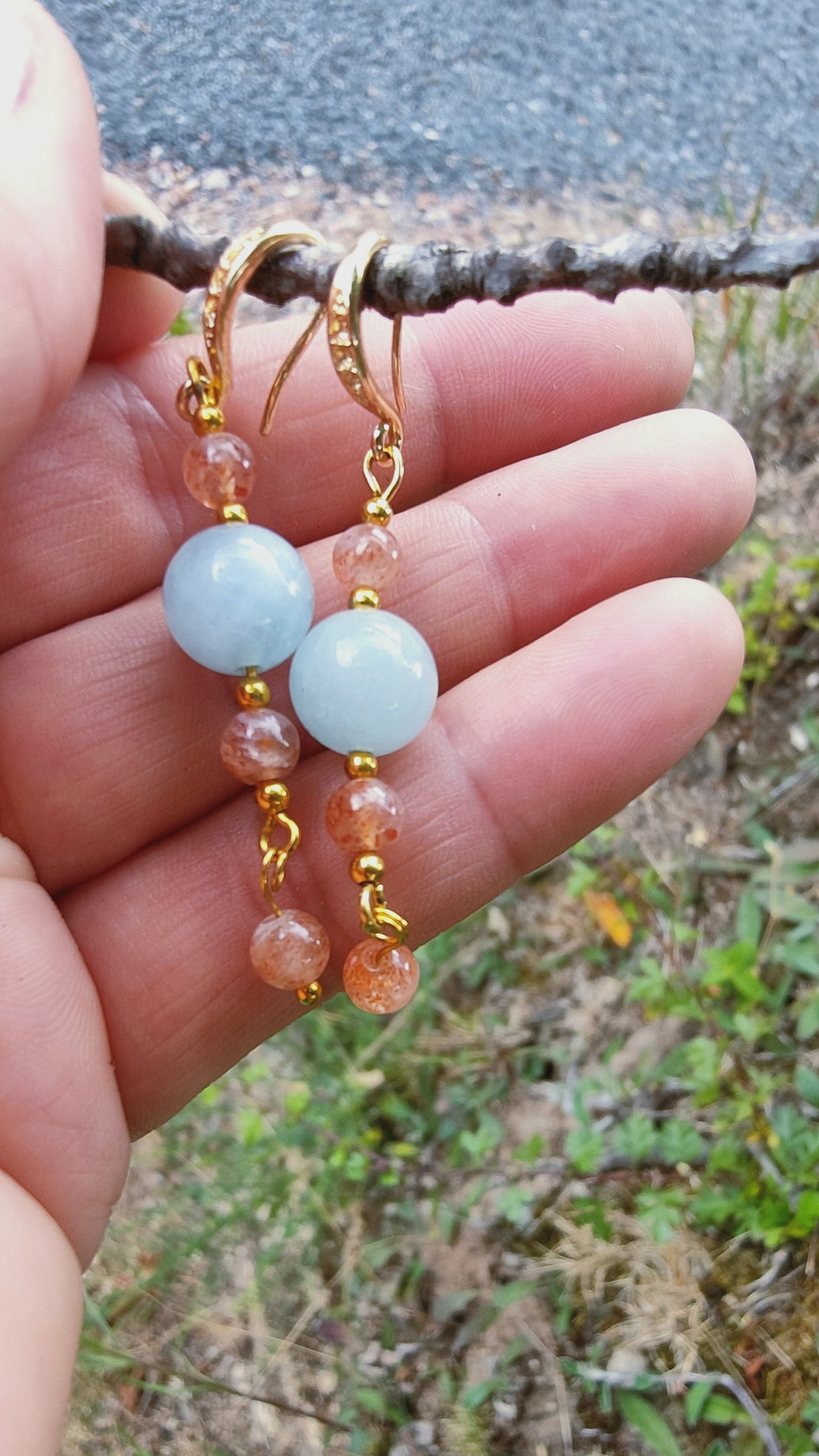 Perles de COLLECTION: Boucle d'oreille en Pierre de soleil et Aigue-marine