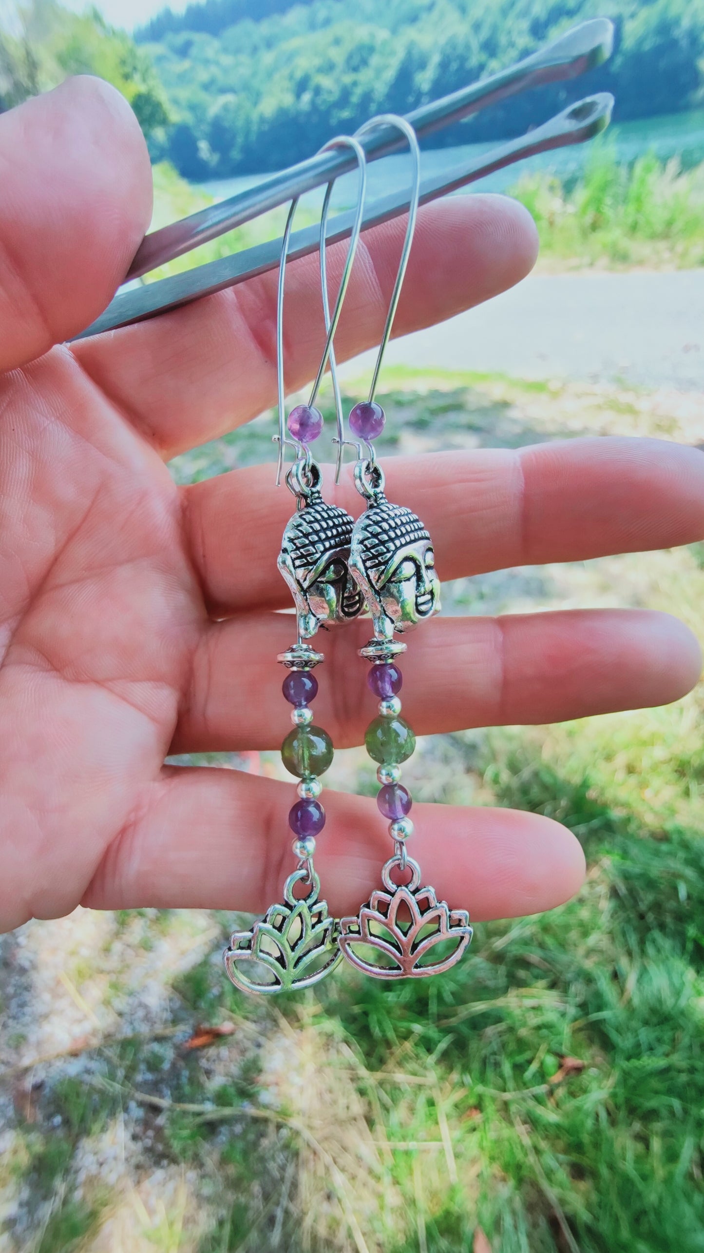 Boucles d'oreilles Bouddha Améthyste et Apatite verte