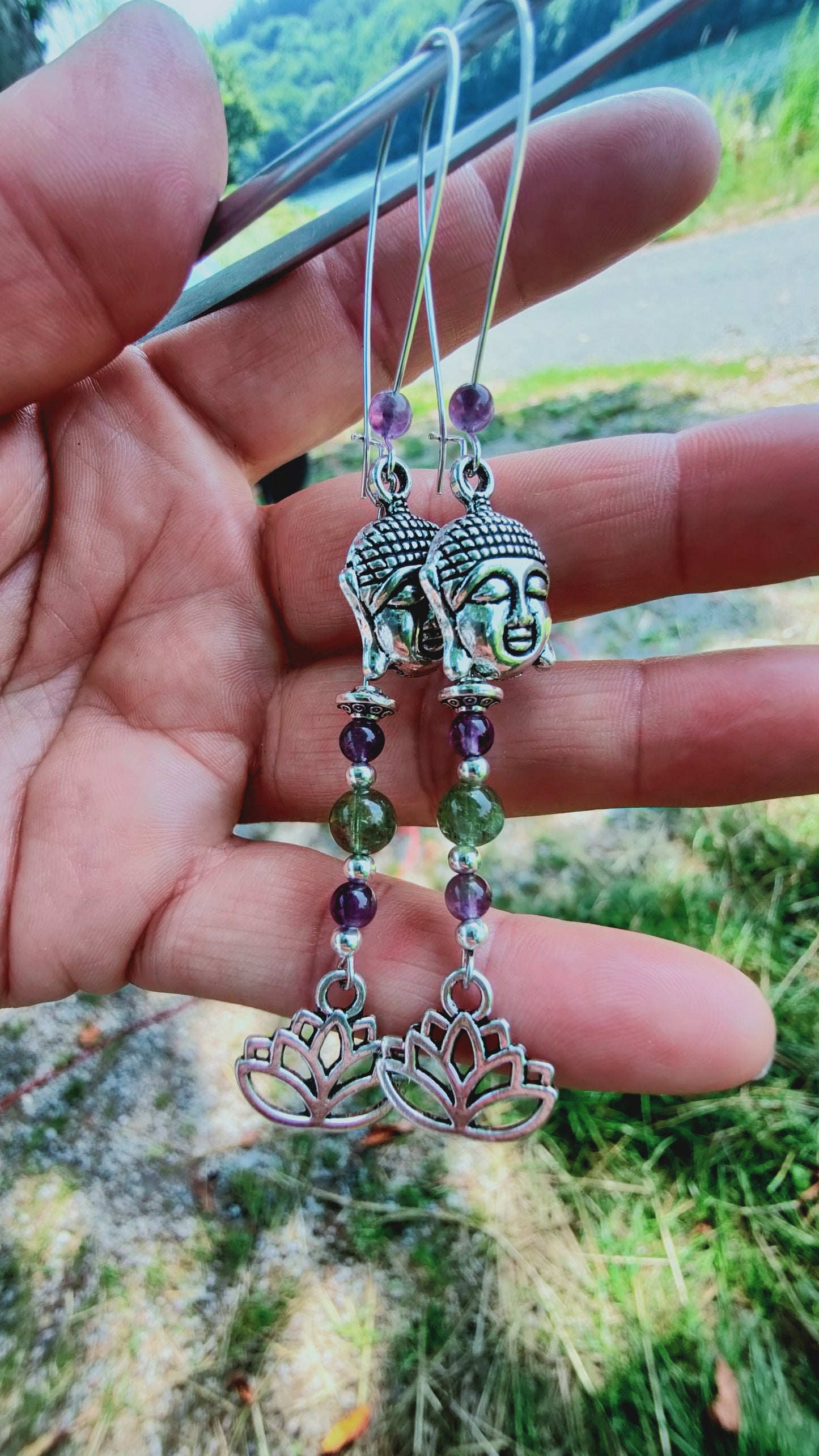 Boucles d'oreilles Bouddha Améthyste et Apatite verte