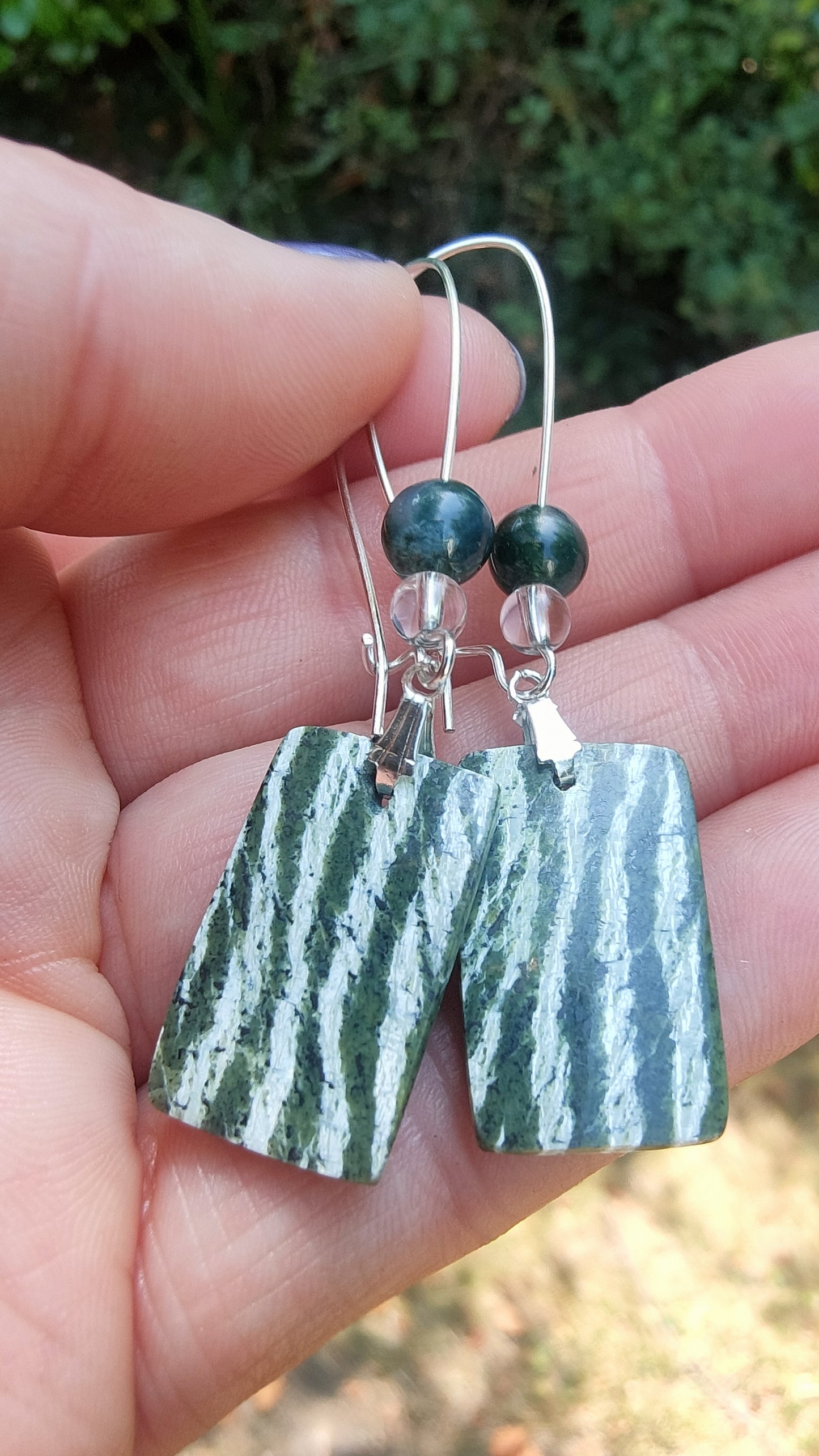 Boucles d'oreille en Chrysotile, cristal de roche et agate arbre