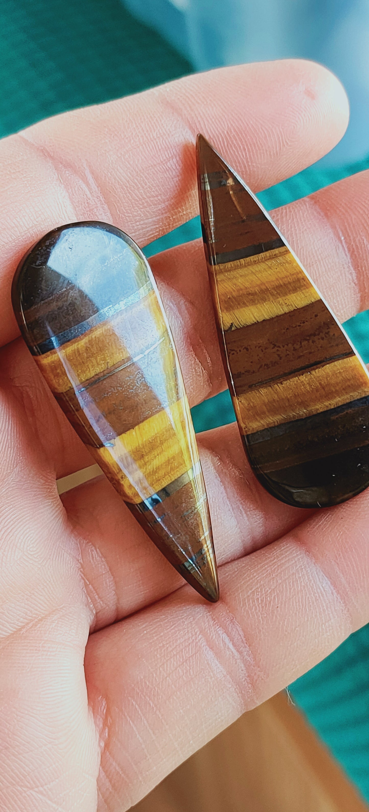 1 cabochon goutte en Oeil de tigre pour la création