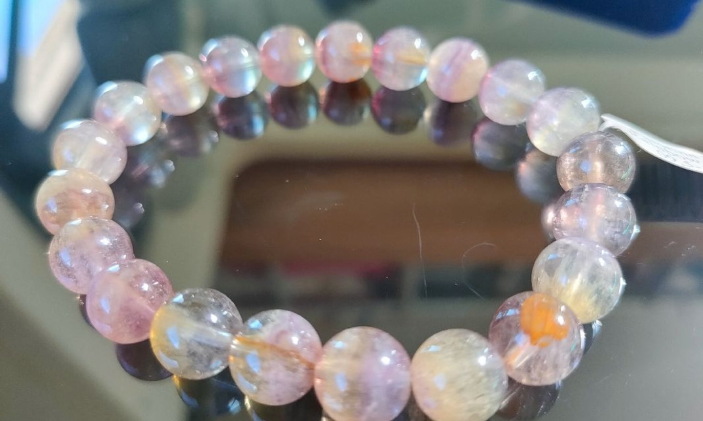 Un bracelet en fluorite violette rainbow AA