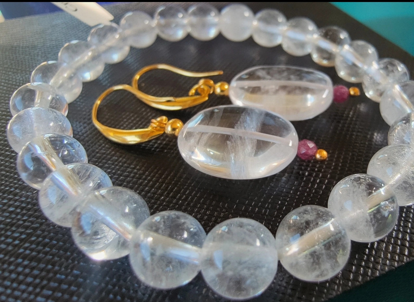 Parure Bracelet et boucle d'oreilles en Cristal de roche et rubis