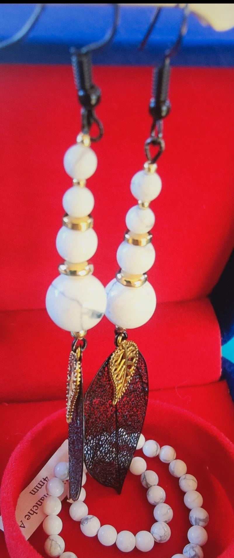 Parure Bracelet et boucle d'oreilles en Howlite blanche