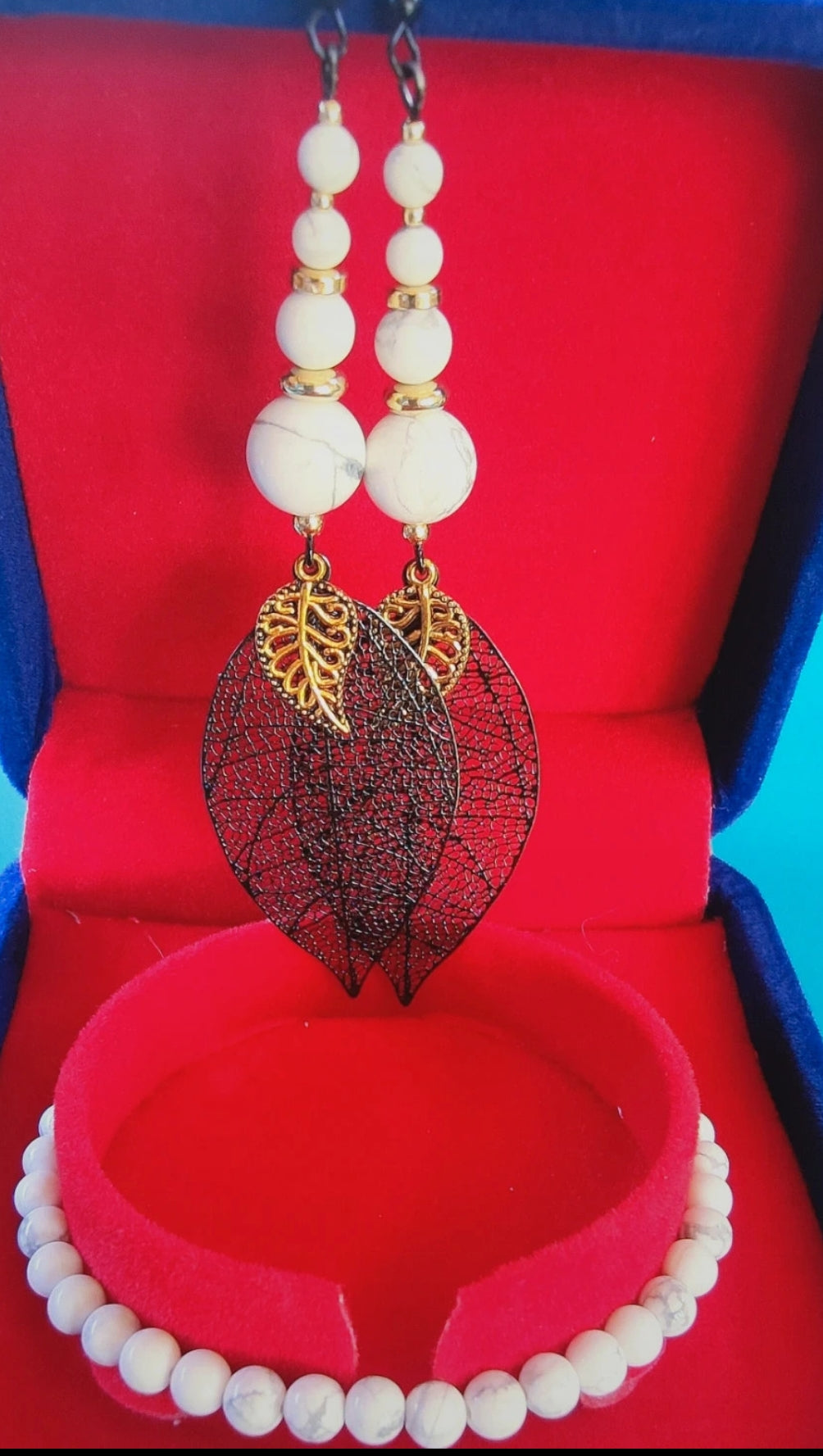 Parure Bracelet et boucle d'oreilles en Howlite blanche