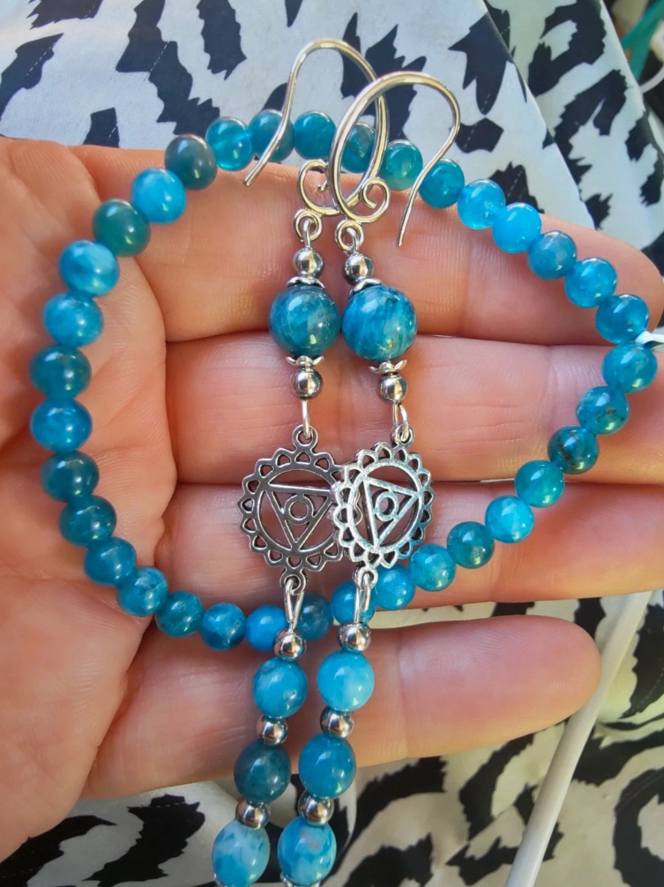 Parure Bracelet et boucle d'oreilles en Apatite bleue