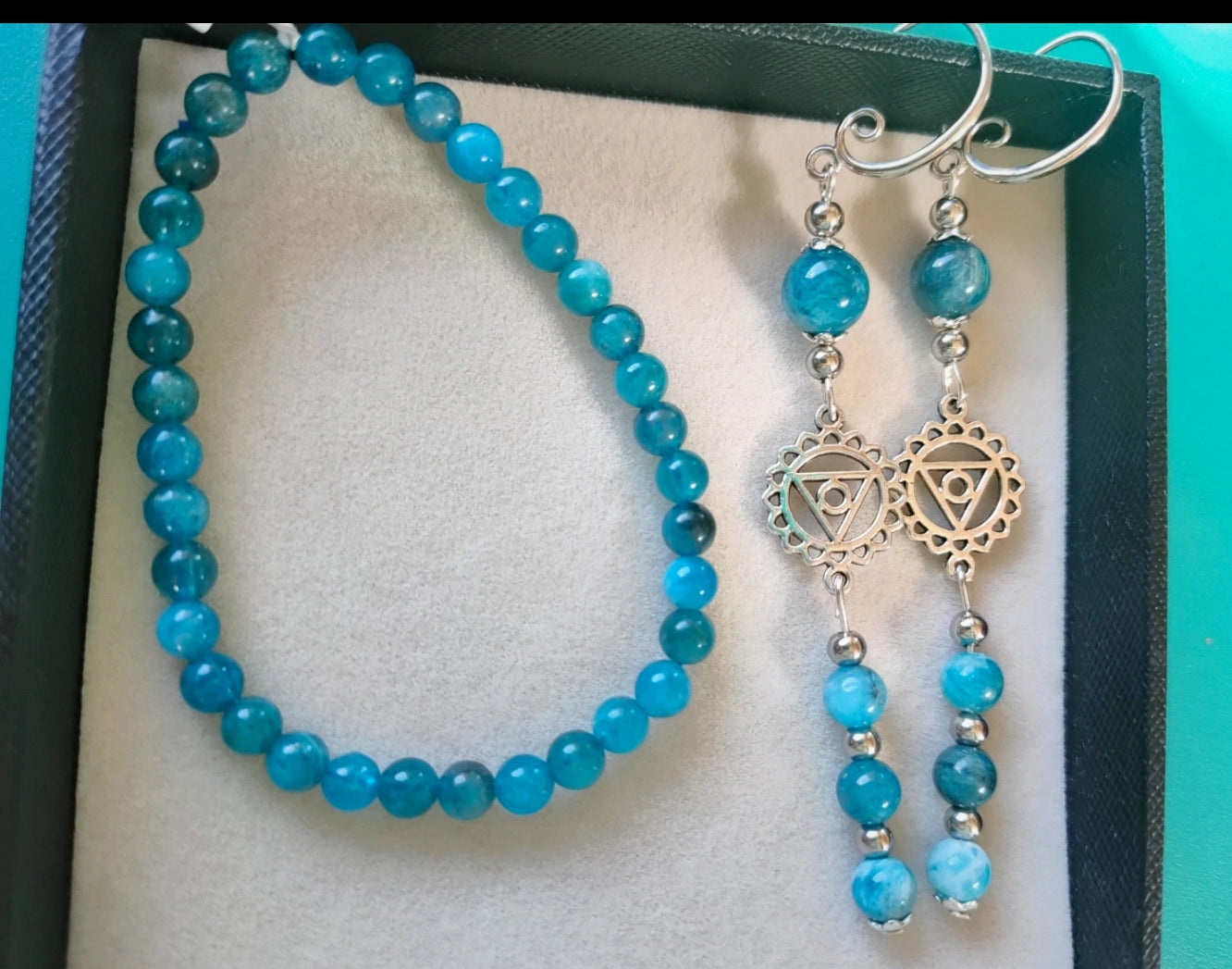 Parure Bracelet et boucle d'oreilles en Apatite bleue