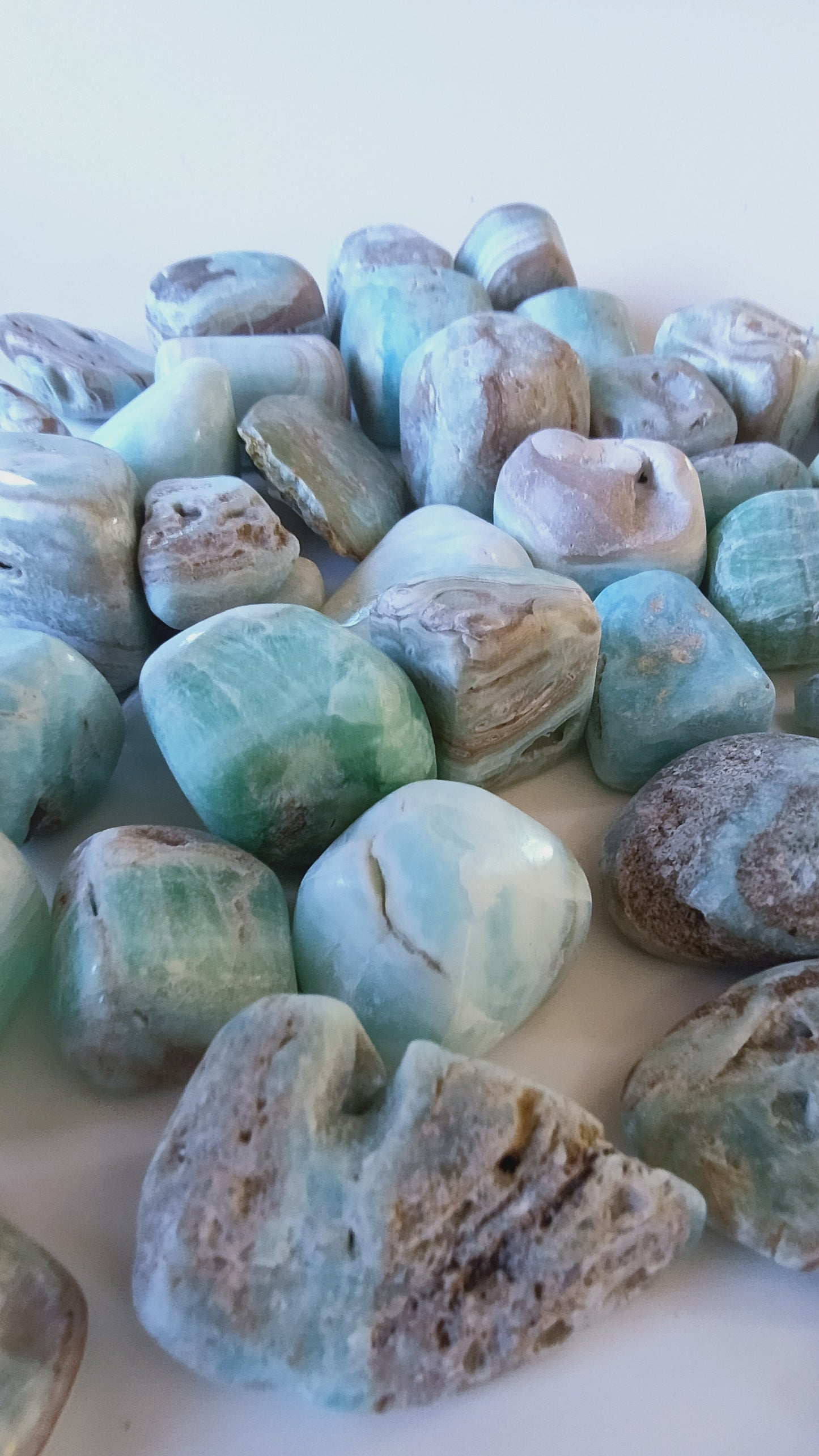 Aragonite bleue - pierre roulée - taille au choix
