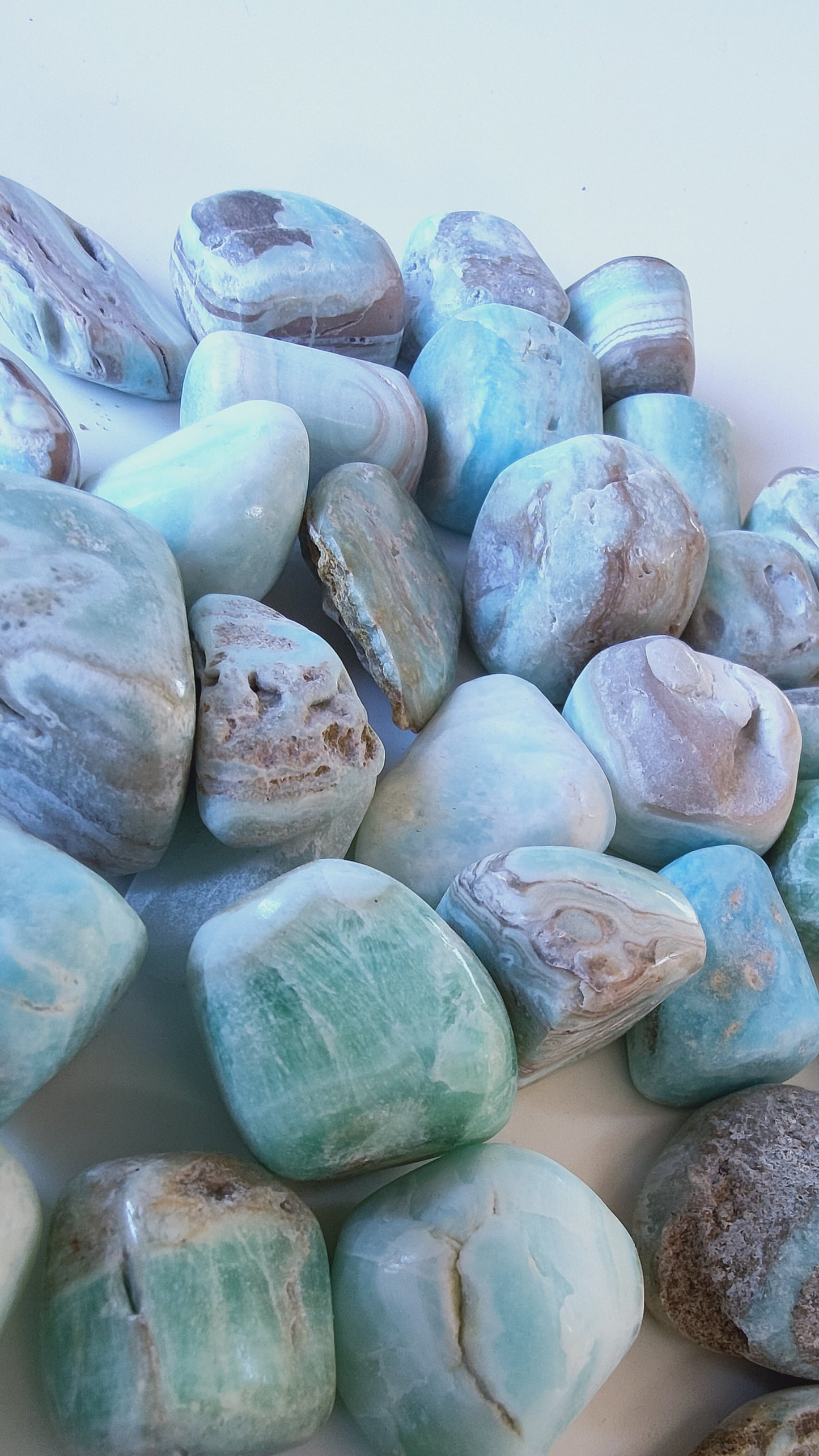 Aragonite bleue - pierre roulée - taille au choix