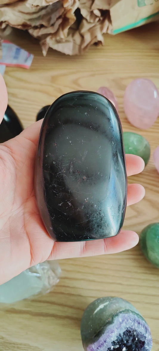 Tourmaline Noire en Forme Libre - Protection et Ancrage