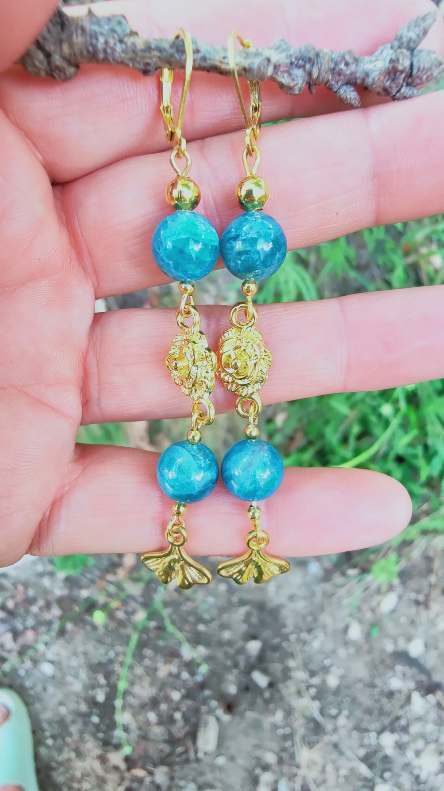 Perles de COLLECTION: Boucles d'oreille en Apatite