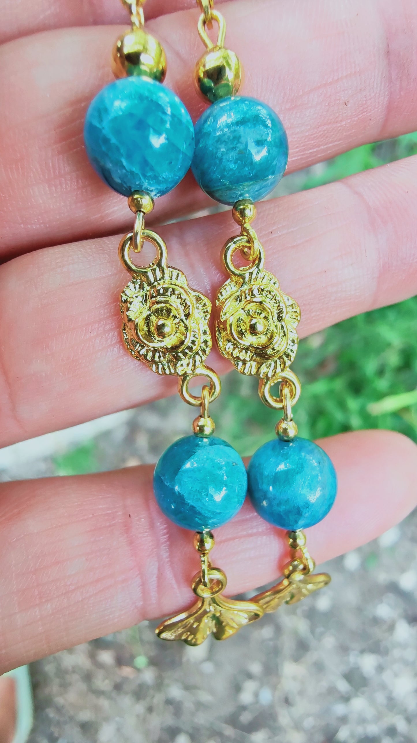 Perles de COLLECTION: Boucles d'oreille en Apatite