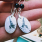 Boucles d'oreille en Howlite, cristal de roche et Spinelle
