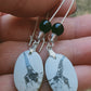 Boucles d'oreille en Howlite, cristal de roche et Spinelle