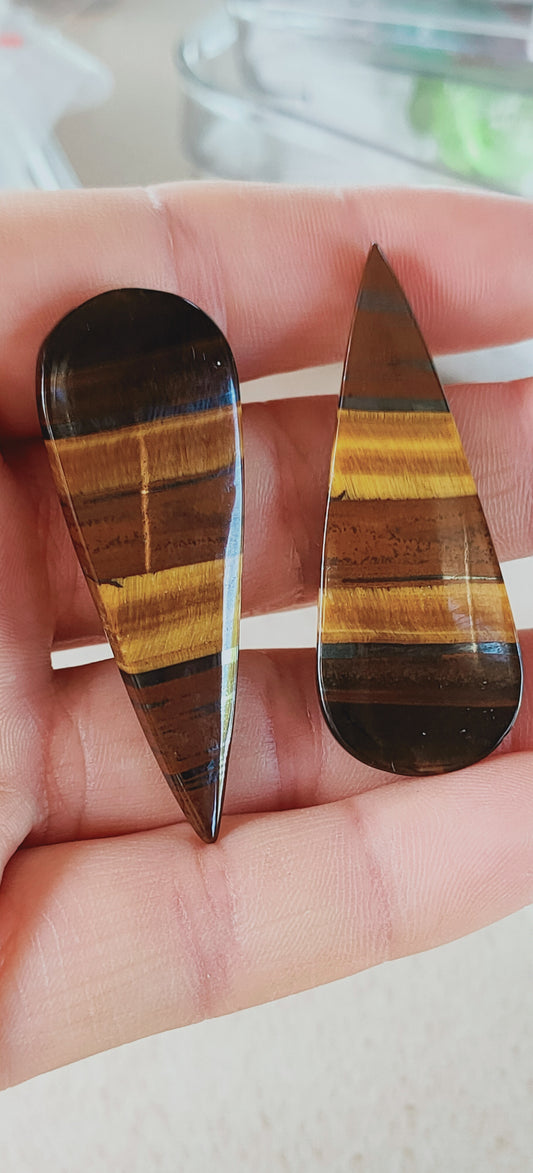 1 cabochon goutte en Oeil de tigre pour la création