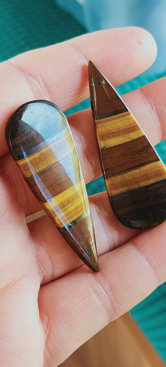 1 cabochon goutte en Oeil de tigre pour la création