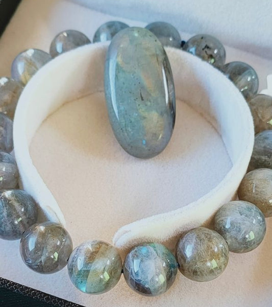 1 bracelet en Labradorite et son galet