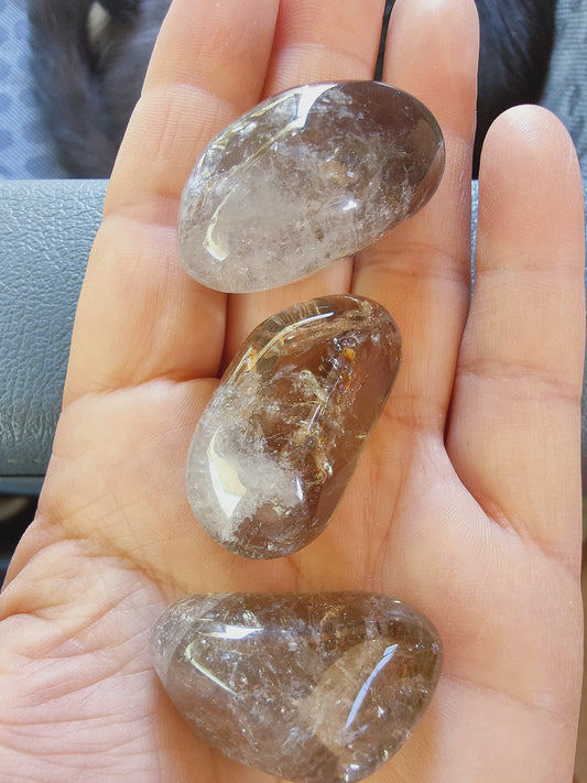 Cristal de roche ou quartz fumé US - Pierre roulée - Qualité A - Entre 30 à 40 mm