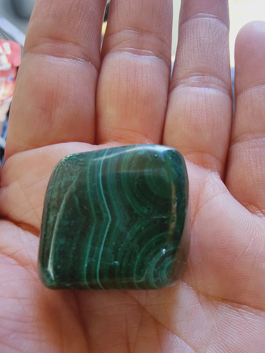 Malachite du Congo - Pierre roulée - Qualité AA - Environ 30 mm (1 angle râpé)
