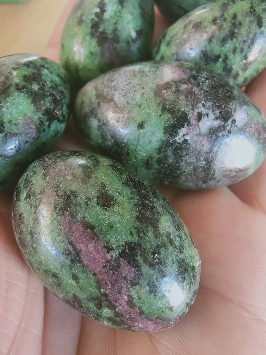 Rubis sur Zoizite - Pierre roulée - Qualité A+ - Entre 35 à 40 mm