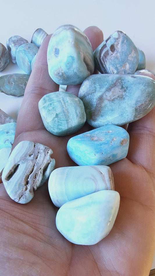 Aragonite bleue - pierre roulée - taille au choix