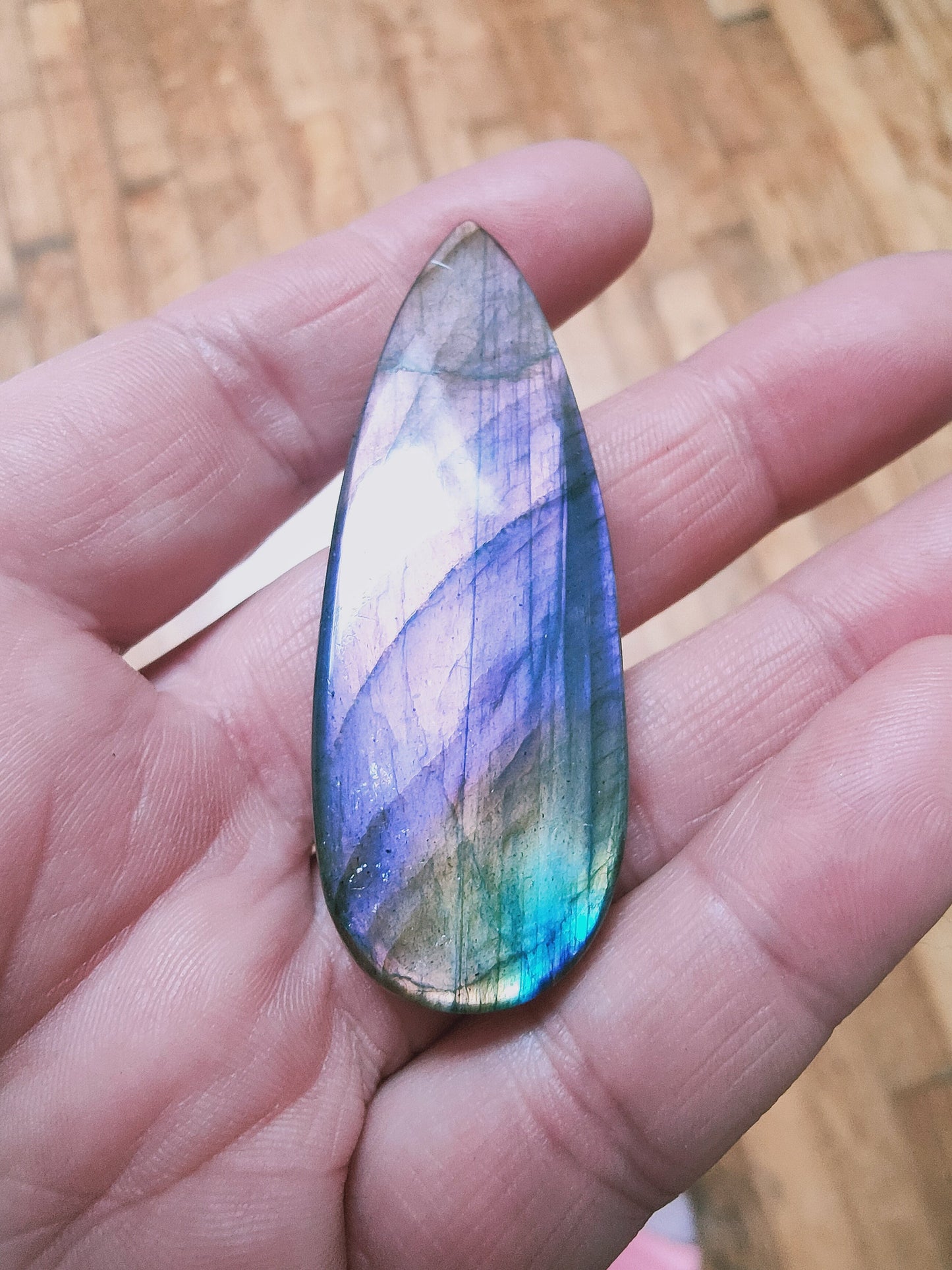 Cabochon en Labradorite violette type Spectrolite - Qualité EXCEPTIONNELLE collection - 105 Carats- 62 X 22 X 5 mm