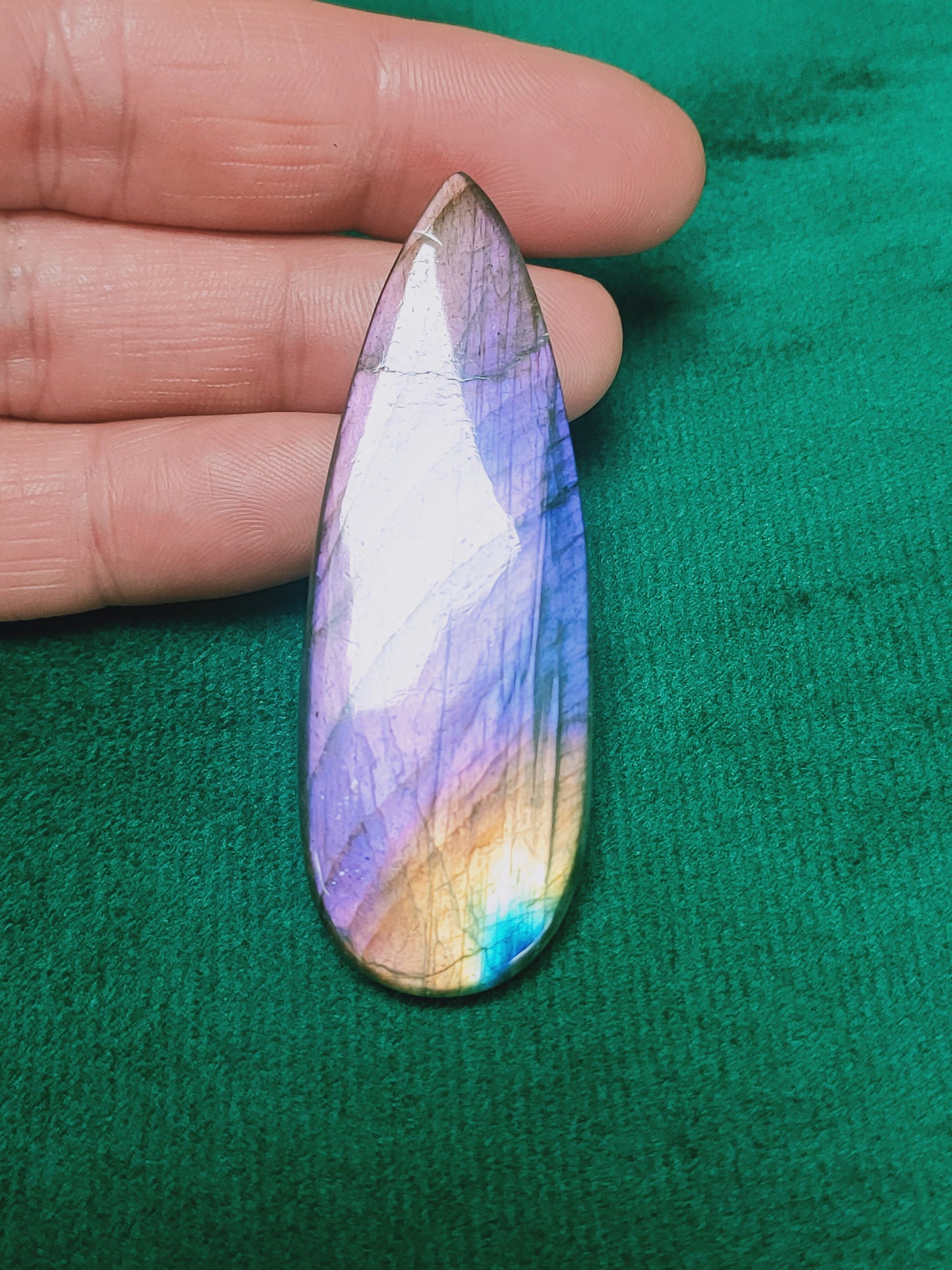 Cabochon en Labradorite violette type Spectrolite - Qualité EXCEPTIONNELLE collection - 105 Carats- 62 X 22 X 5 mm