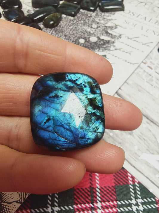 Cabochon en Labradorite de Madagascar - Création de bijou en macramé - modèle au choix